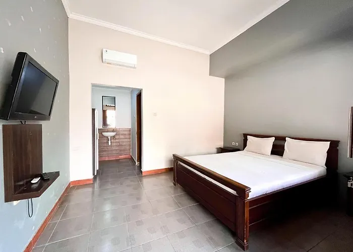 Prabhu Hotel 2*